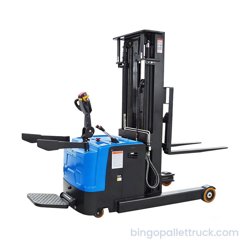 Elektrický stohovač EPS s výsuvným stojanem o hmotnosti 1 500 kg pro regály s vysokými regály a úzké uličky
