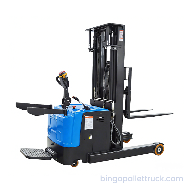 Elektrický vysokozdvižný stohovač EPS 2000 kg pro těžké sklady v úzkých uličkách
